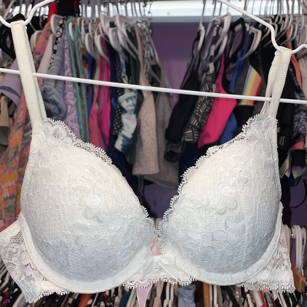 Victoria Secrets Retro y2k bra white lace perfect shape 32b youth again VS